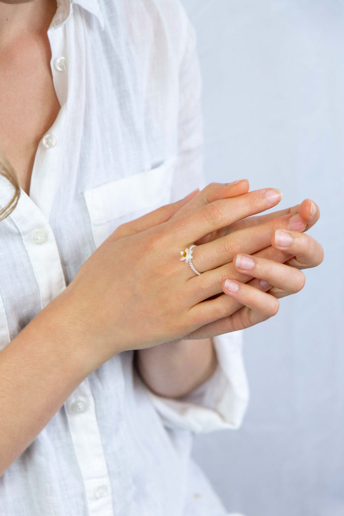 Ri0907 Silver Daffodil Flower Ring