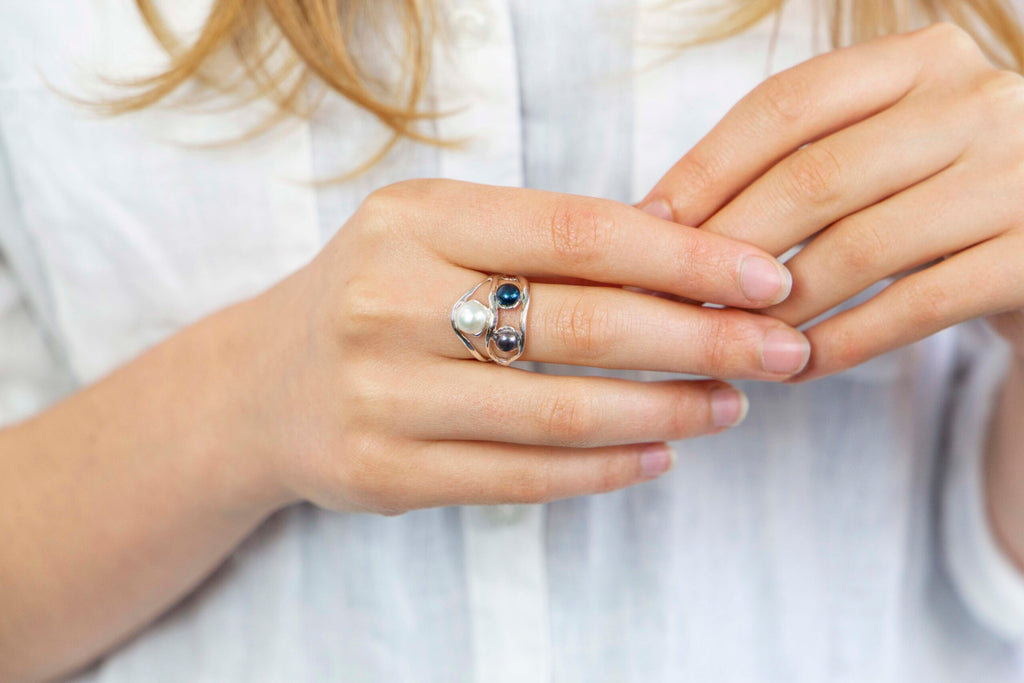 Ri0968 Minimalist Pearl Trio Filigree Ring